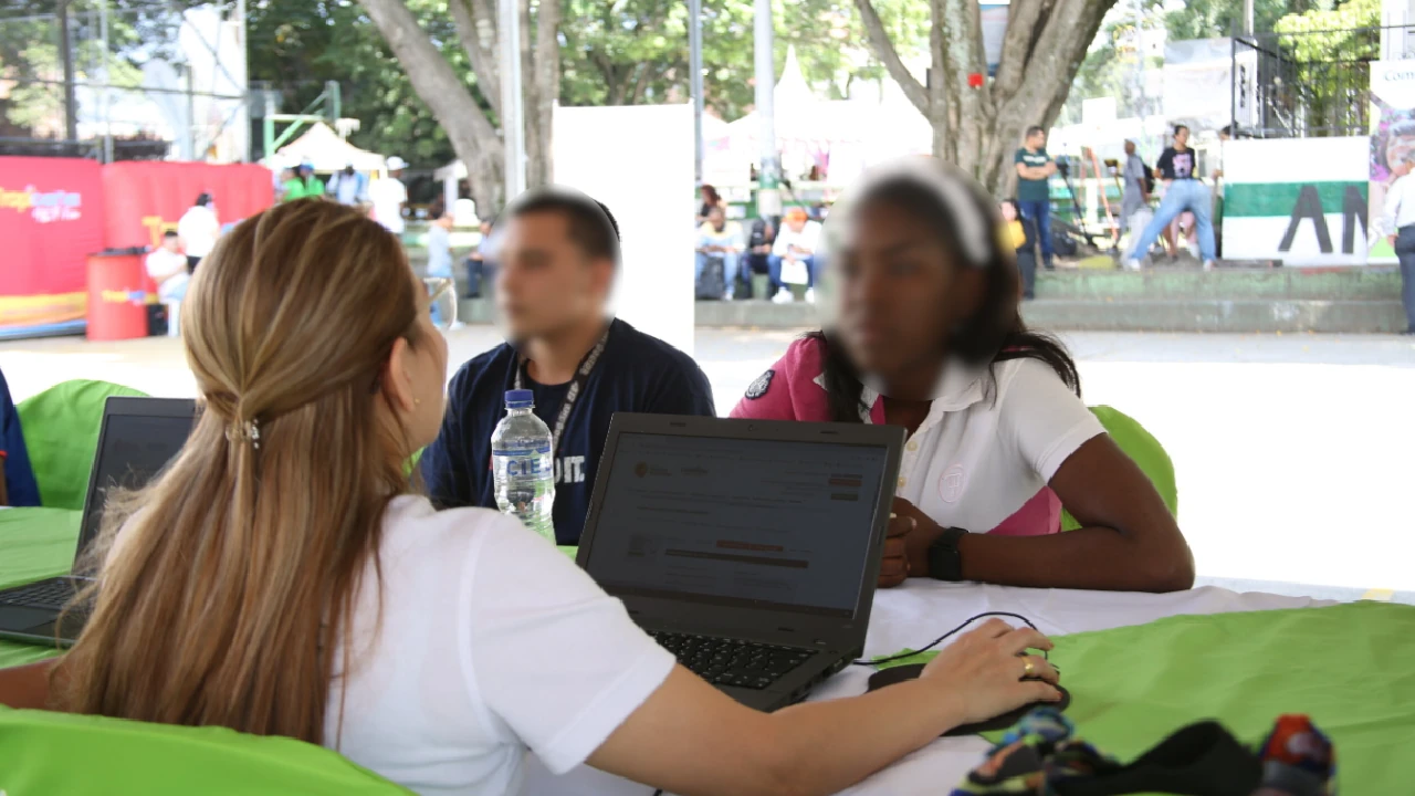 ofertas-laborales-antioquia-empleo-comfenalco-servico-empleo3