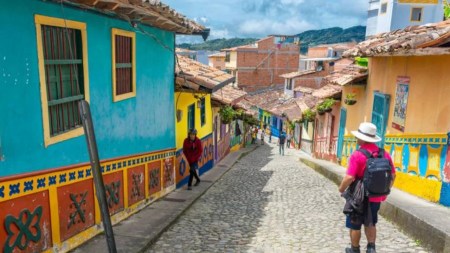 Antioquia lanza chatbot de turismo para facilitar información y promover el turismo local