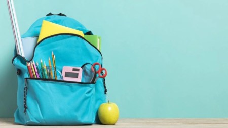 Hinchada del DIM se unió a la campaña Útiles para Soñar, que busca recolectar kits escolares