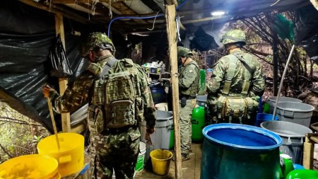 Ejército destruyó laboratorio de producción de cocaína en el Oriente de Antioquia Ejército destruyó laboratorio de producción de cocaína en el Oriente de Antioquia