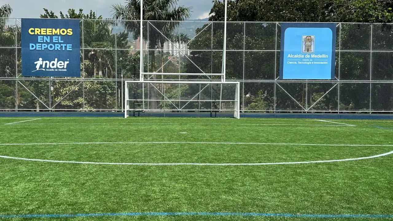 En La Floresta están estrenando cancha. La Alcaldía hizo entrega de la renovación