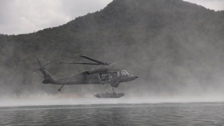 Impresionante simulacro de rescate en Guatapé: así se entrenan los pilotos y comandos de la FAC