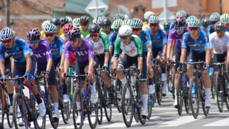 Rodrigo Contreras lidera el podio en la Clásica de Ciclismo de Rionegro