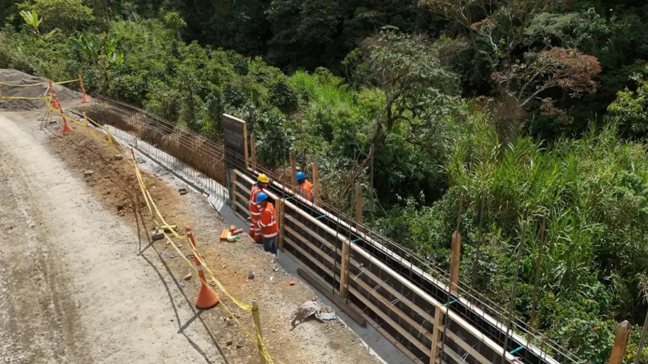 Gobernación confirma que continúa la pavimentación de la vía Cañasgordas – Abriaquí