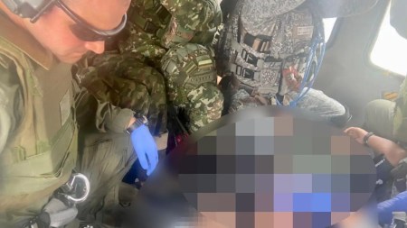 Dos soldados afectados por la explosión de una mina fueron auxiliados por el helicóptero UH-60 ‘Ángel’ de Rionegro