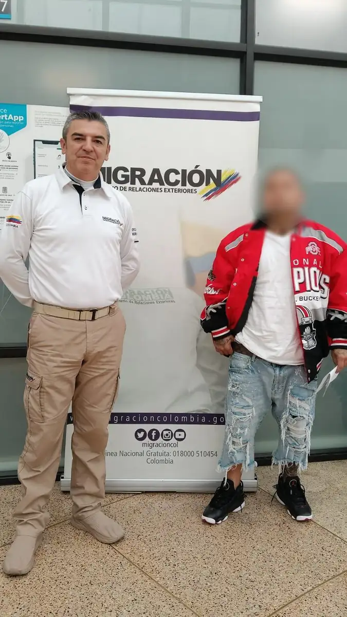 Niegan entrada a estadounidense en Medellín por alerta de posible abuso a menores