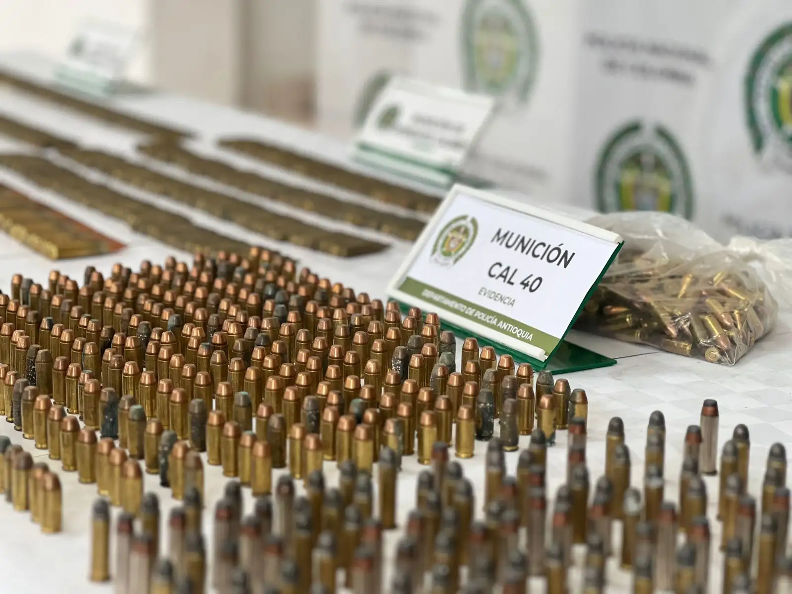 Policía descubre un centro de acopio de armas que sería del “Clan del Golfo” en el Occidente de Antioquia