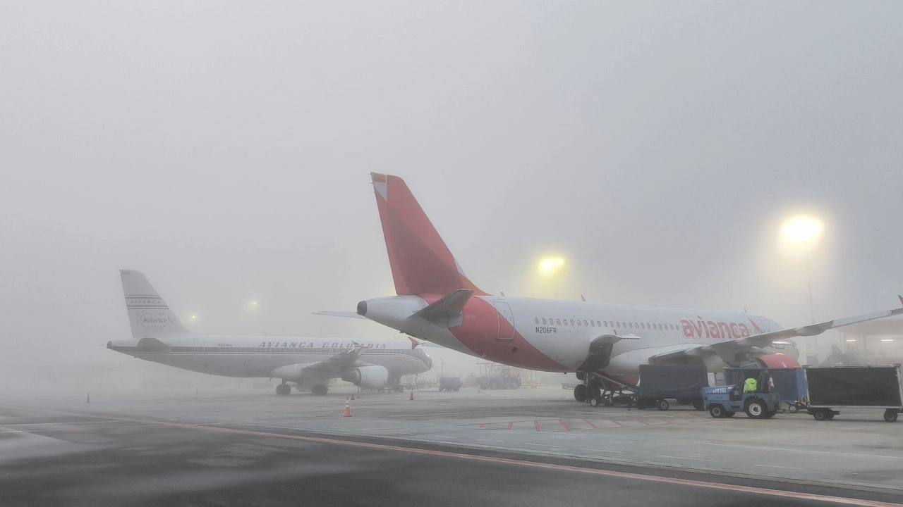 aeropuerto-avion-neblina-clima