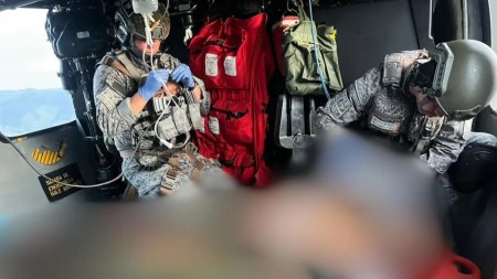 Dos soldados heridos en combate en Antioquia fueron rescatados en helicóptero de la Fuerza Aeroespacial