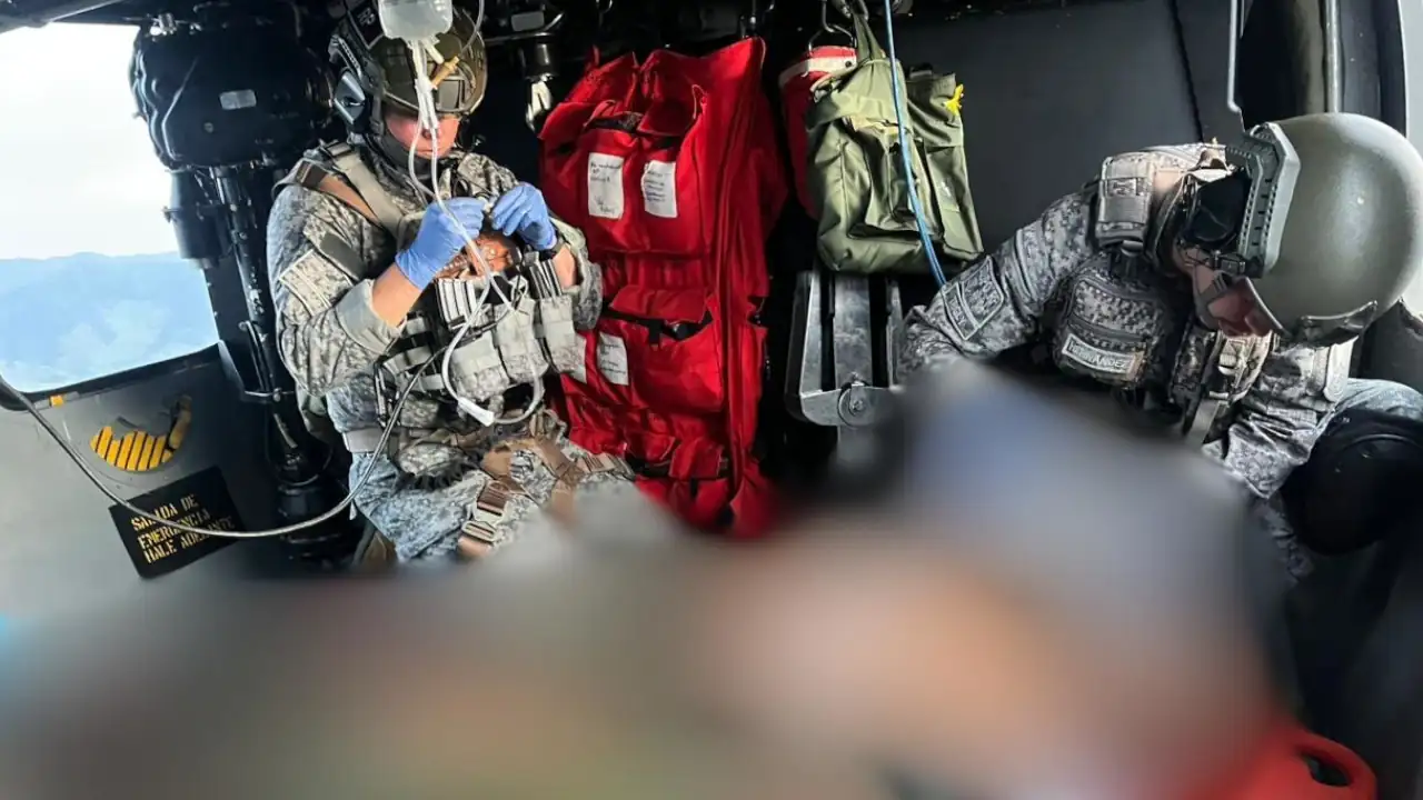 Dos soldados heridos en combate en Antioquia fueron rescatados en helicóptero de la Fuerza Aeroespacial