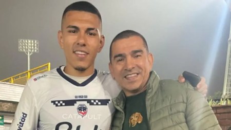 Video| ¡No pudo contener las lágrimas! Víctor Hugo Aristizabal no ocultó su emoción al ver el primer gol de su hijo como profesional Emilio-y-Victor-Aristizabal