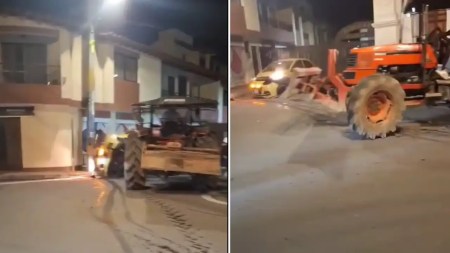 En Antioquia, un hombre se subió a un tractor y embistió un taxi con personas a bordo