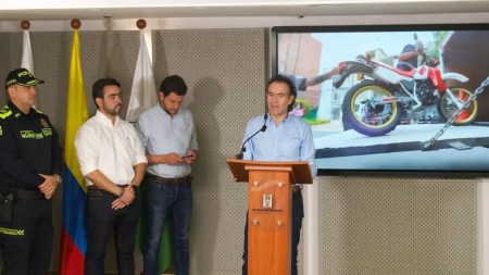 “No pueden venir a Medellín para hacer lo que quieran”: Fico tras agresión contra un agente de tránsito
