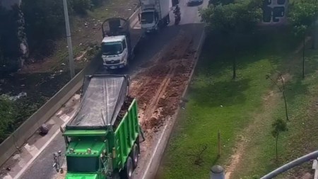 Hay paso lento a la altura del puente Madre Laura por material en la vía