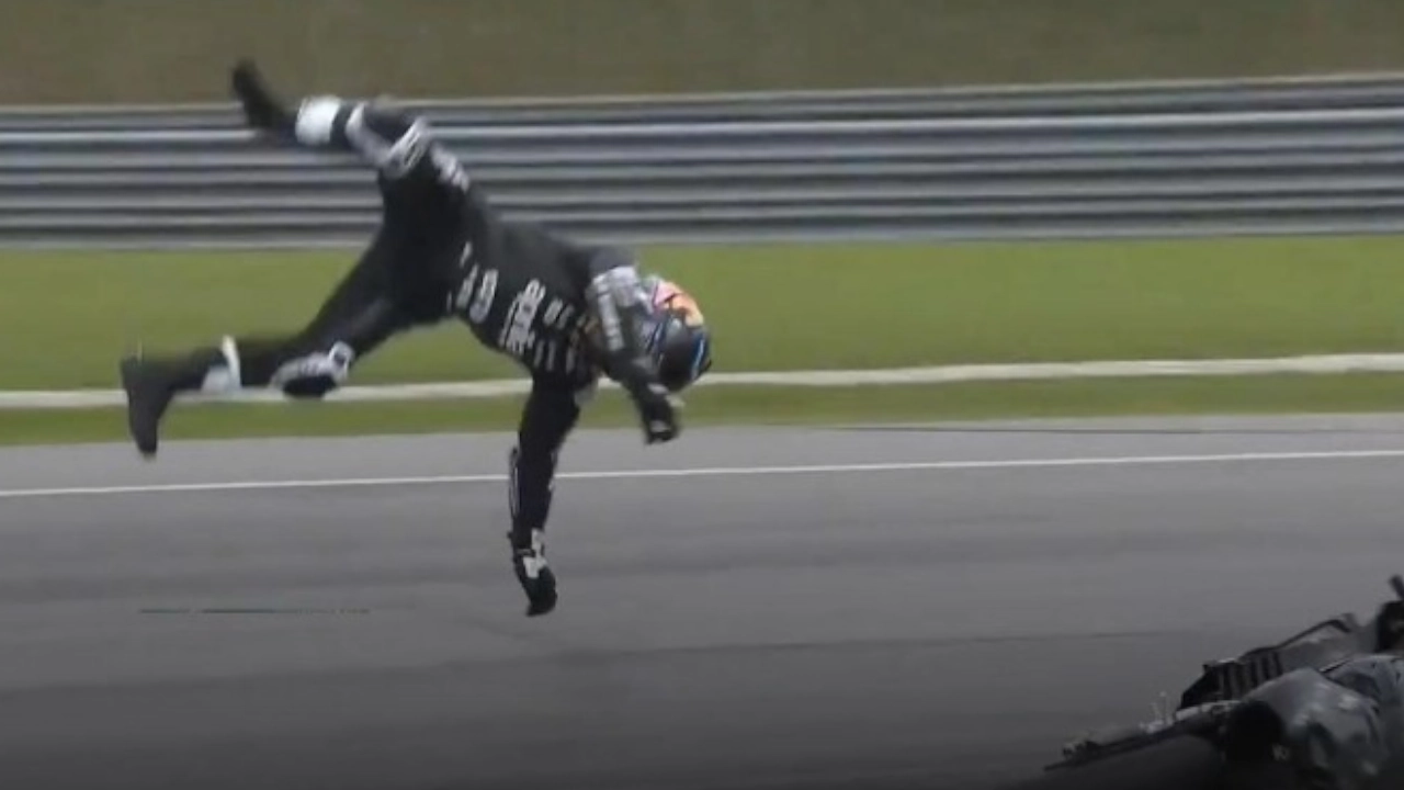 Video. Jorge Martín “voló” al caer de su moto en la pretemporada de MotoGP, fracturas en mano derecha y pie izquierdo Video. Jorge Martín “voló” al caer de su moto en la pretemporada de MotoGP, fracturas en mano derecha y pie izquierdo