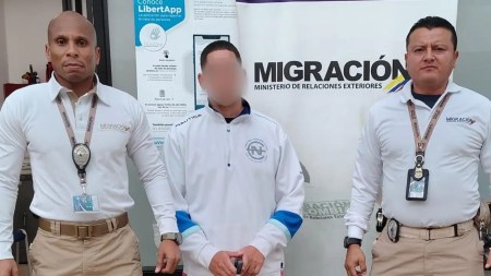 No le permitieron el ingreso a Medellín a otro extranjero con alerta internacional por abuso a menores