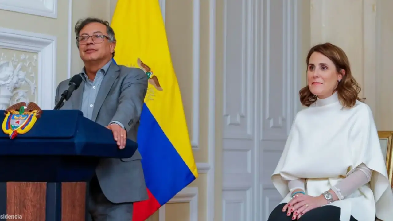 ¡Otra más! Renunció Paula Robledo Silva, secretaria jurídica de Presidencia Paula-Robledo