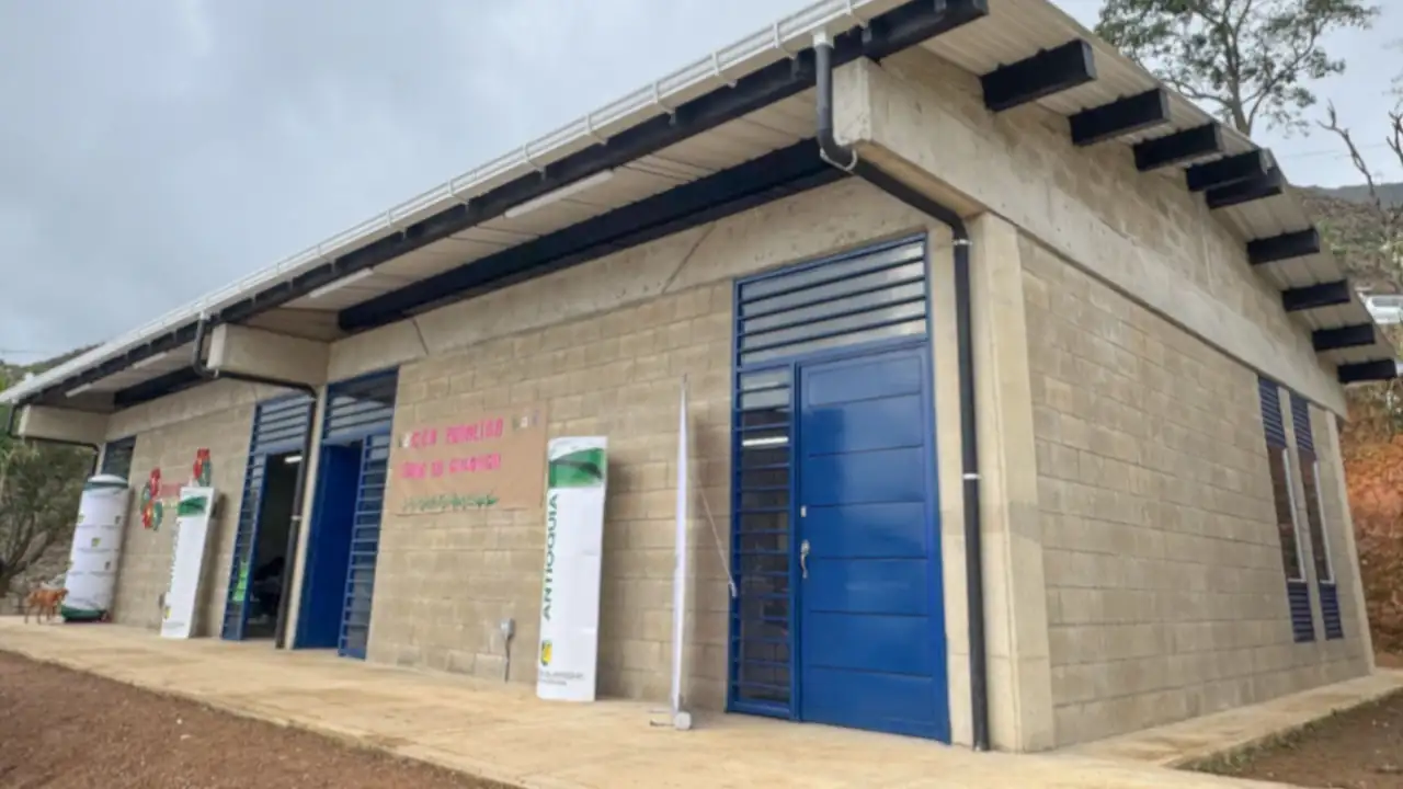 ¡Mejores condiciones para estudiar! Gobernación de Antioquia inaugura nueva sede educativa rural en Salgar Sede-educativa-Salgar