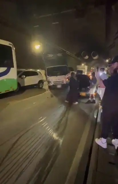 Hay gigantesco taco en la Avenida Las Palmas tras accidente en el Túnel de Oriente