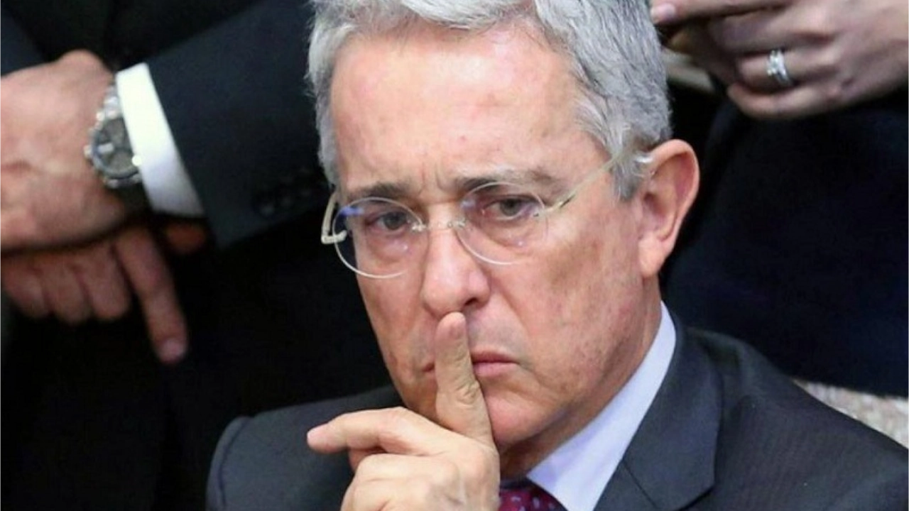 Juicio contra el expresidente Uribe suspendido: ¿qué significa la decisión de la Corte Suprema? alvaro-Uribe-juicio