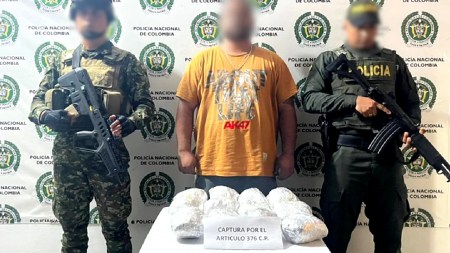 captura-hombre-aprehension-menor-edad-cargamento-coca-valdivia