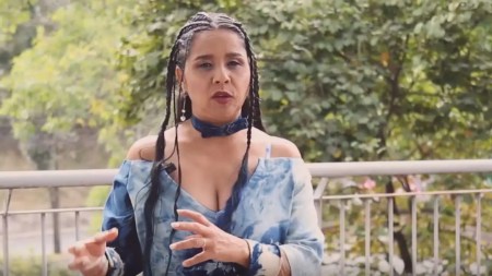 De la sala de la casa a las pasarelas: la historia de una diseñadora apasionada disenadora