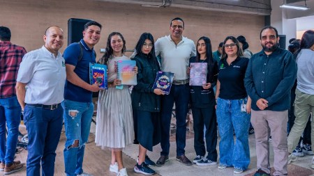 entrega-cuadernos-nuevos-cambio-usados-reciclaje-tdea