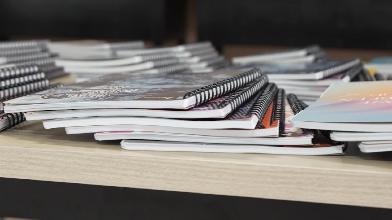 entrega-cuadernos-nuevos-cambio-usados-reciclaje-tdea1
