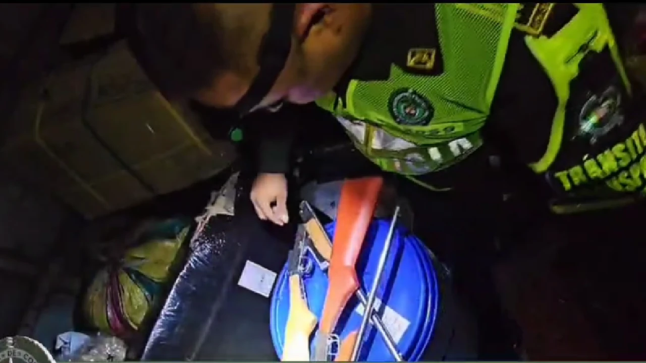 escopetas-halladas-camion-mensajeria-lapintada2