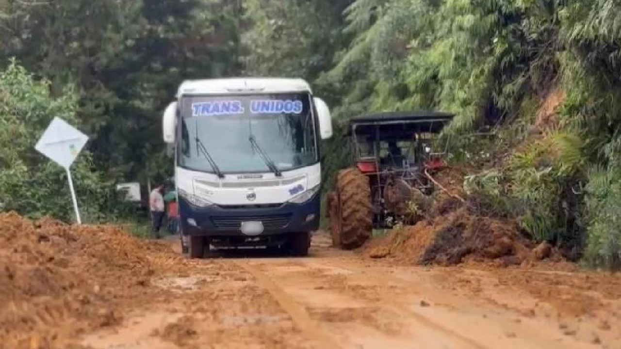 habilitan-paso-vias-abejorral-afectadas-derrumbe