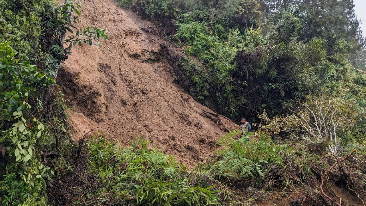 habilitan-paso-vias-abejorral-afectadas-derrumbe3