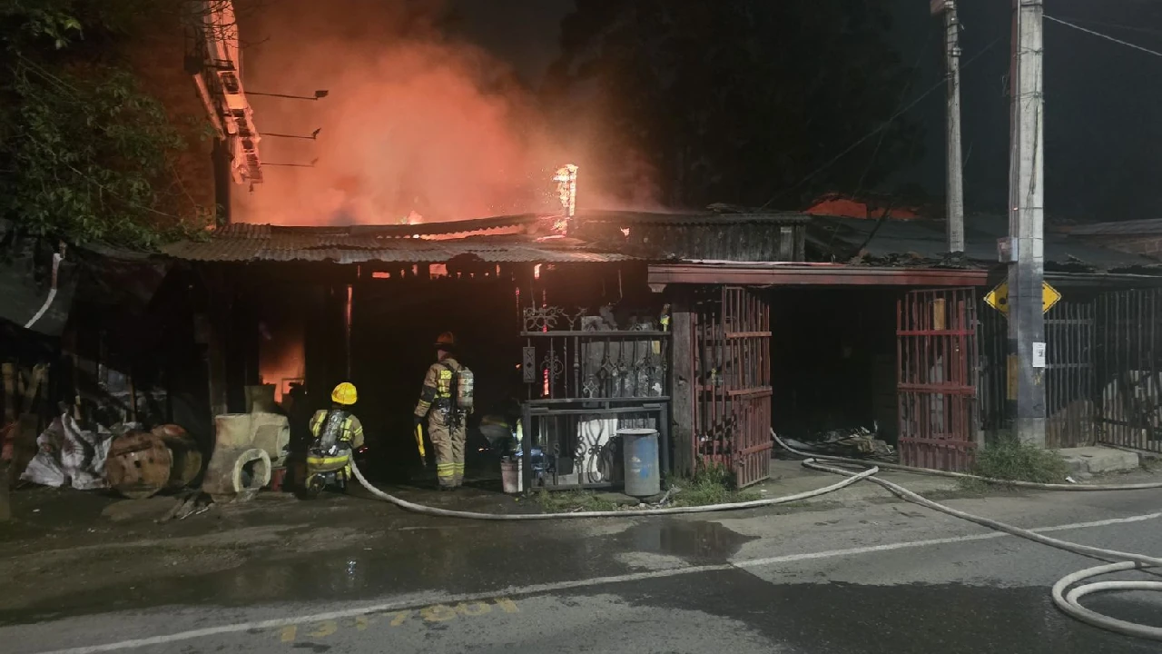 incendio-locales-rionegro-perdida-local-herreria