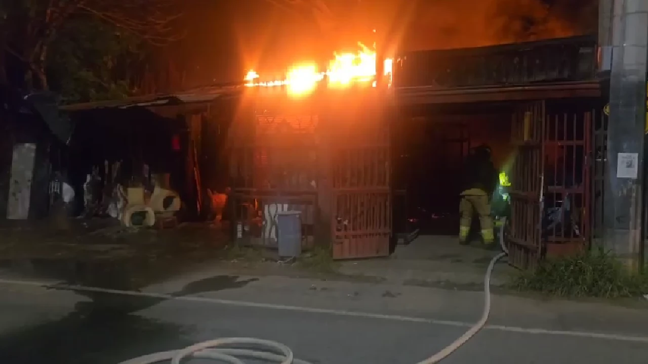 incendio-locales-rionegro-perdida-local-herreria1