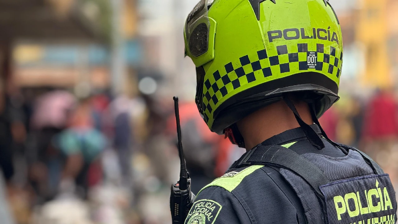 En nuevo operativo en Medellín, 12 cambuches fueron desmontados y 4.5 toneladas de basura recolectadas 3 intervencion-seguridad-policia-medellin-cambuches-basura