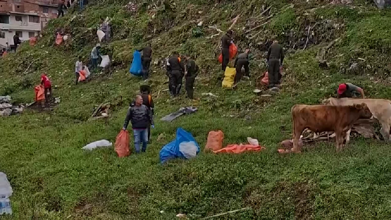 jornada-limpieza-rionegro-policia-ambiental-policia-agua3