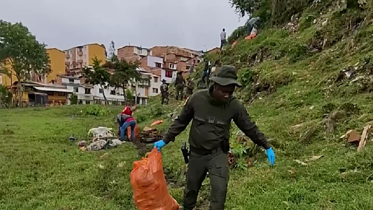 jornada-limpieza-rionegro-policia-ambiental-policia-agua4
