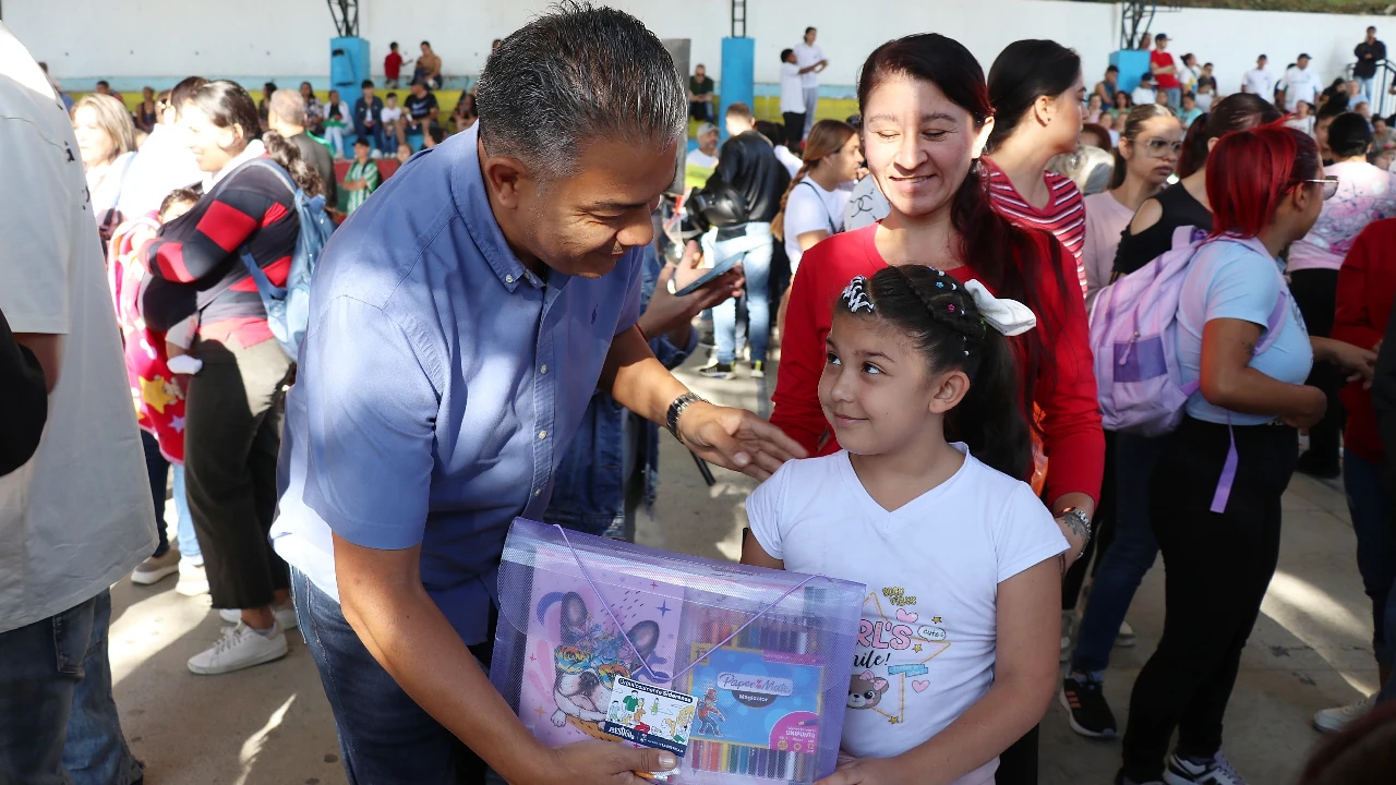 la-estrella-presupuesto-educacion-uniformes1