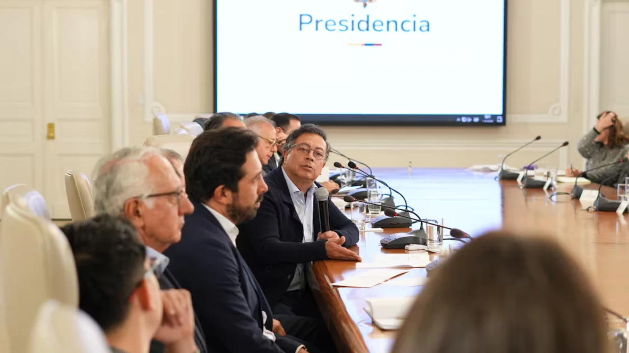 Rumores indicarían una nueva salida en el gabinete ministerial de Petro