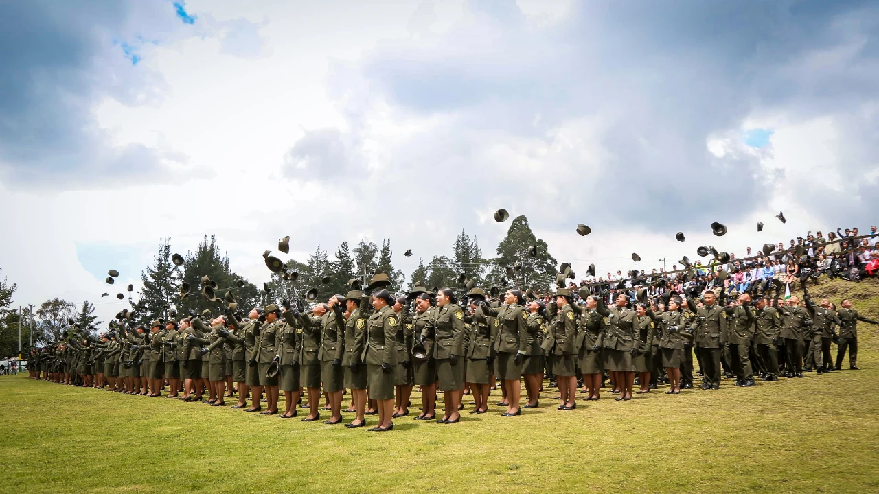 nuevos-policias-graduados-colombia1