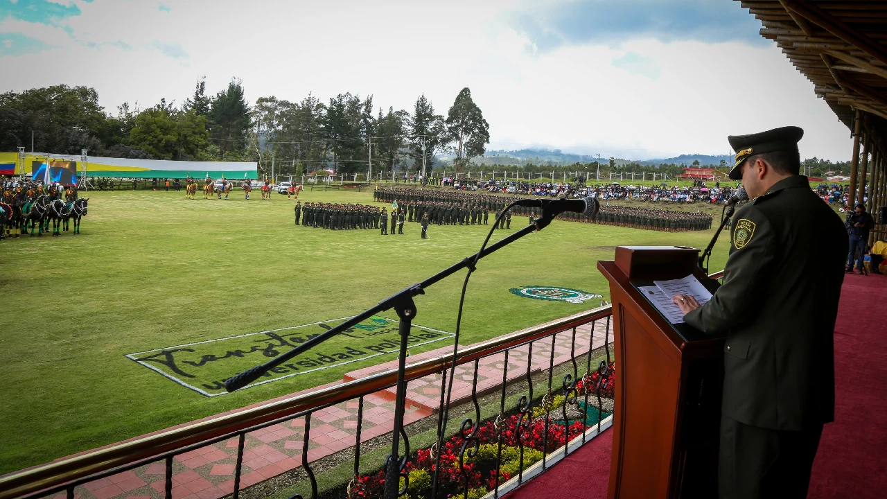 nuevos-policias-graduados-colombia2