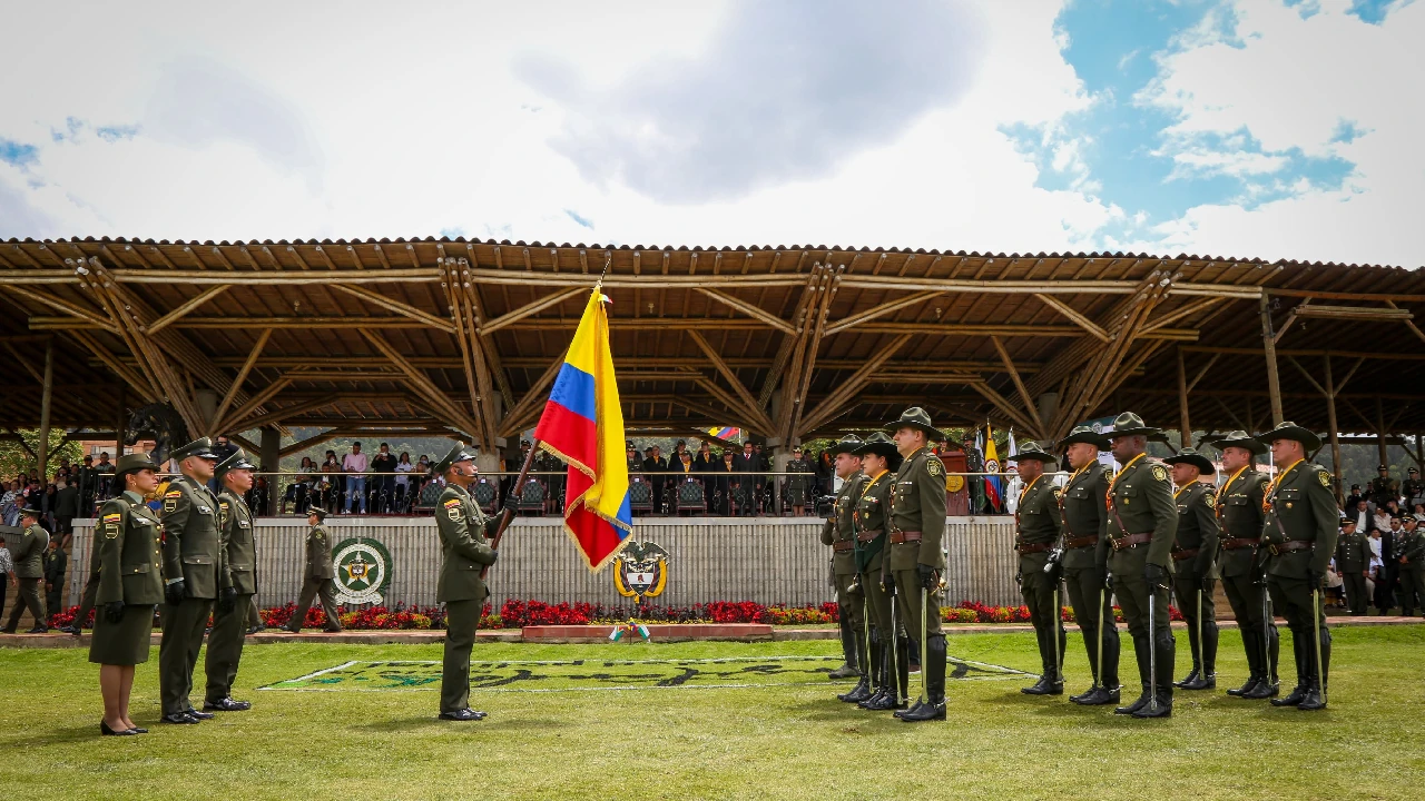 nuevos-policias-graduados-colombia3