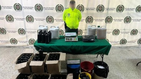 Las autoridades incautaron 54 kilos de cocaína en una finca en Barbosa Las autoridades incautaron 54 kilos de cocaína en una finca en Barbosa