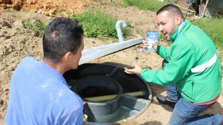 Mejoran el tratamiento de aguas residuales en San Sebastián de Palmitas con nuevos pozos sépticos