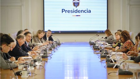 «Es insostenible este gabinete»: ministro del Interior propone que todos los ministros presenten la renuncia protocolaria "Es insostenible este gabinete": ministro del Interior propone que todos los ministros presenten la renuncia protocolaria