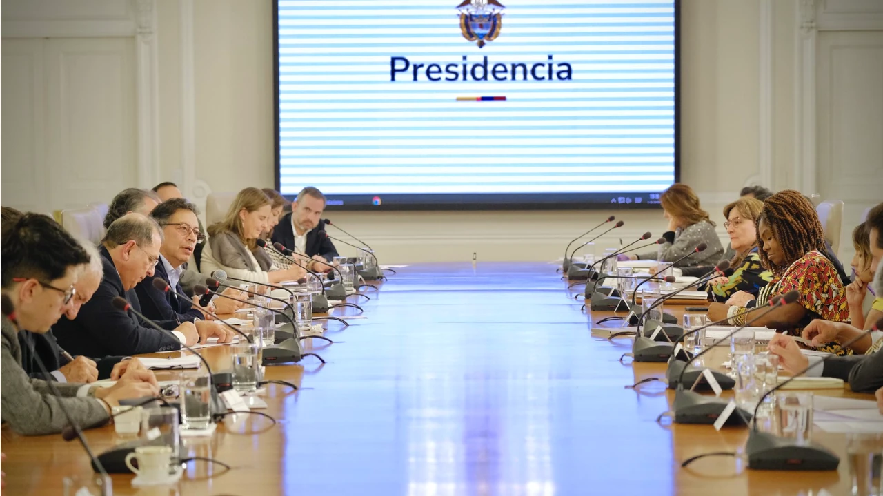 «Es insostenible este gabinete»: ministro del Interior propone que todos los ministros presenten la renuncia protocolaria "Es insostenible este gabinete": ministro del Interior propone que todos los ministros presenten la renuncia protocolaria