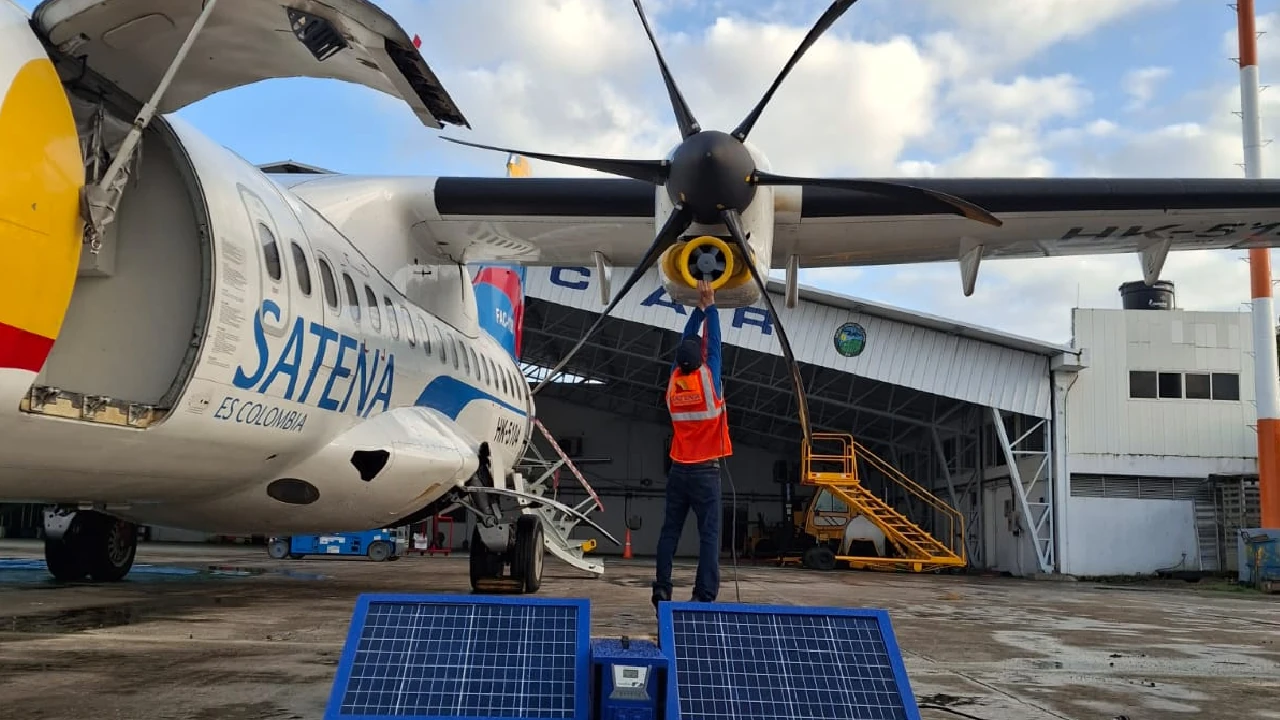 satena-implementa-novedoso-mantenimeinto-aeronaves-energia-solar1