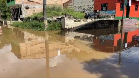 Evacúan a familias en Venecia por desbordamiento del Río Cauca