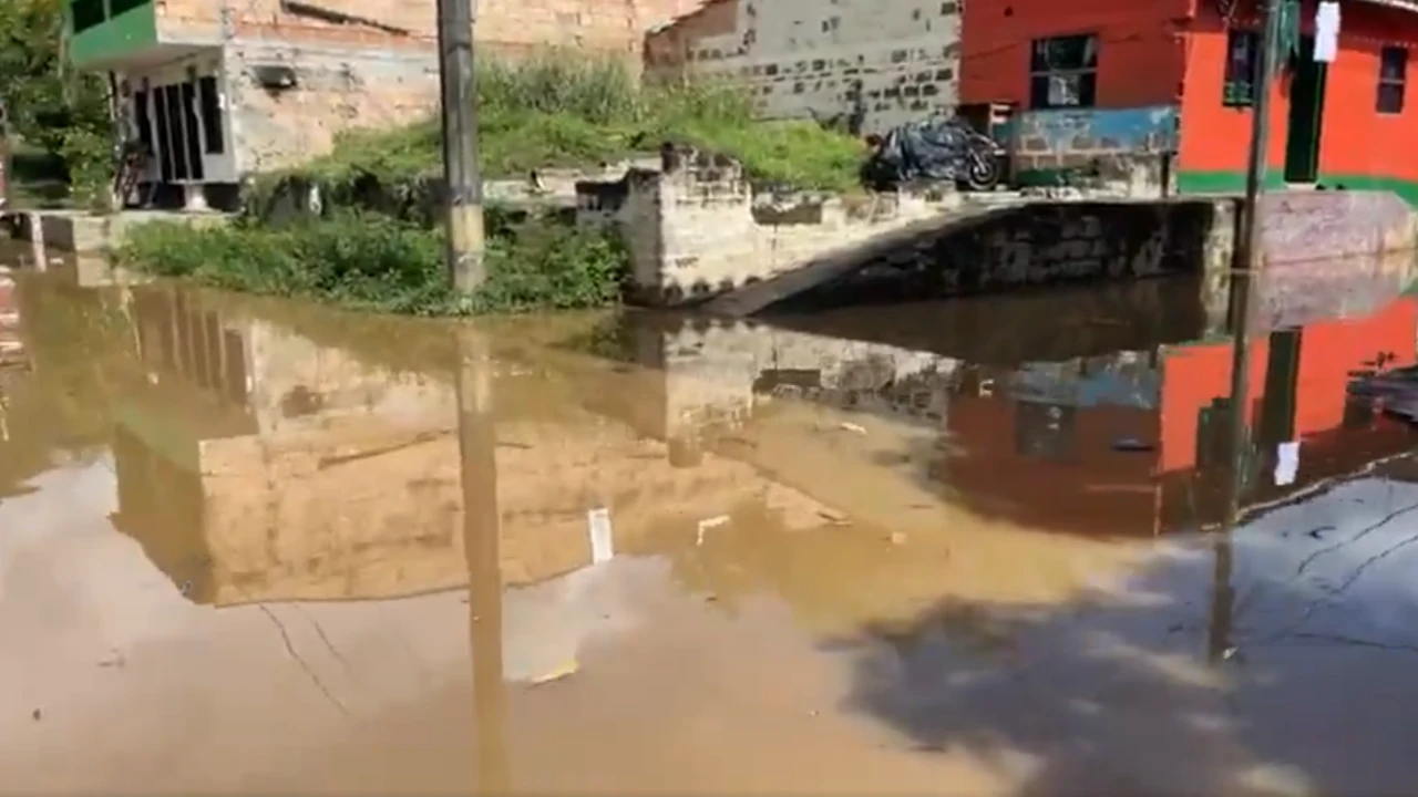 Evacúan a familias en Venecia por desbordamiento del Río Cauca