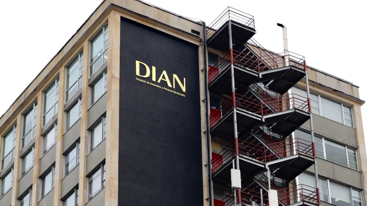Contraloría General verifica gestión fiscal y tributaria de la DIAN