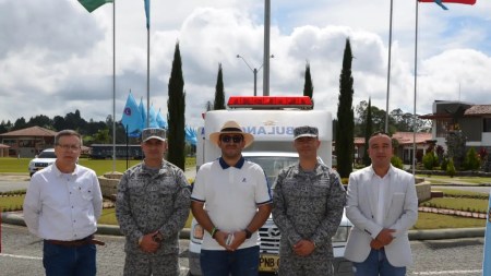Fuerza Aeroespacial Colombiana entregó una ambulancia 4x4 a la comunidad en Argelia, Antioquia